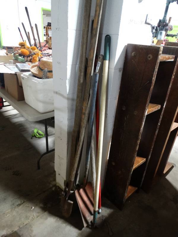 lot 17634 image: Lot of long handle yard tools.