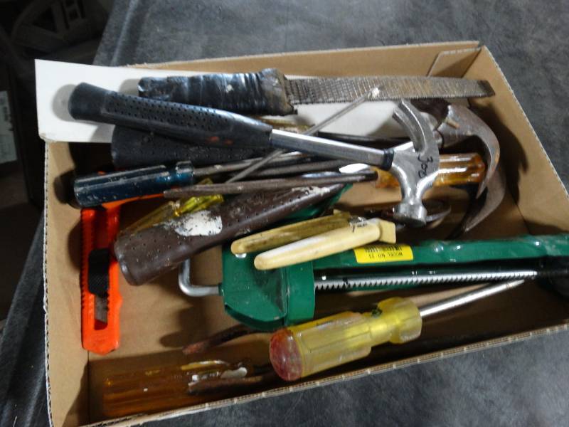 lot 17640 image: Lot of hand tools.