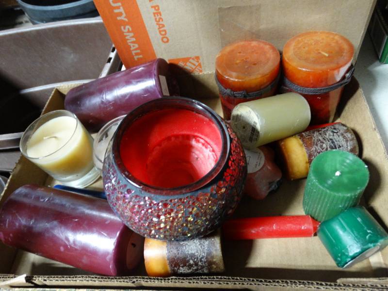 lot 17641 image: Lot of candles.