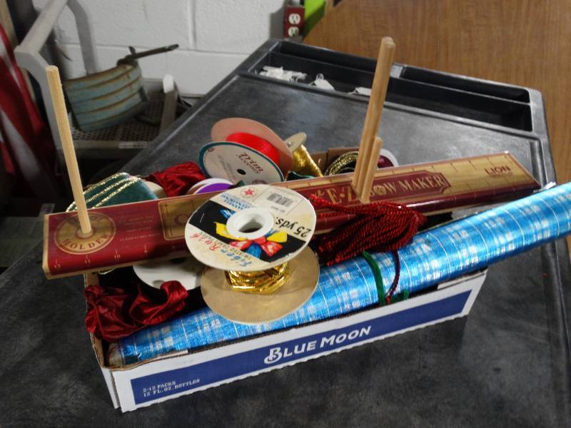 lot 17647 image: Lot of various ribbon & bow maker.