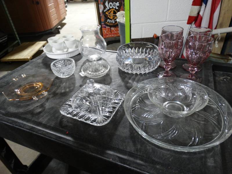 lot 17650 image: Lot of various glassware.