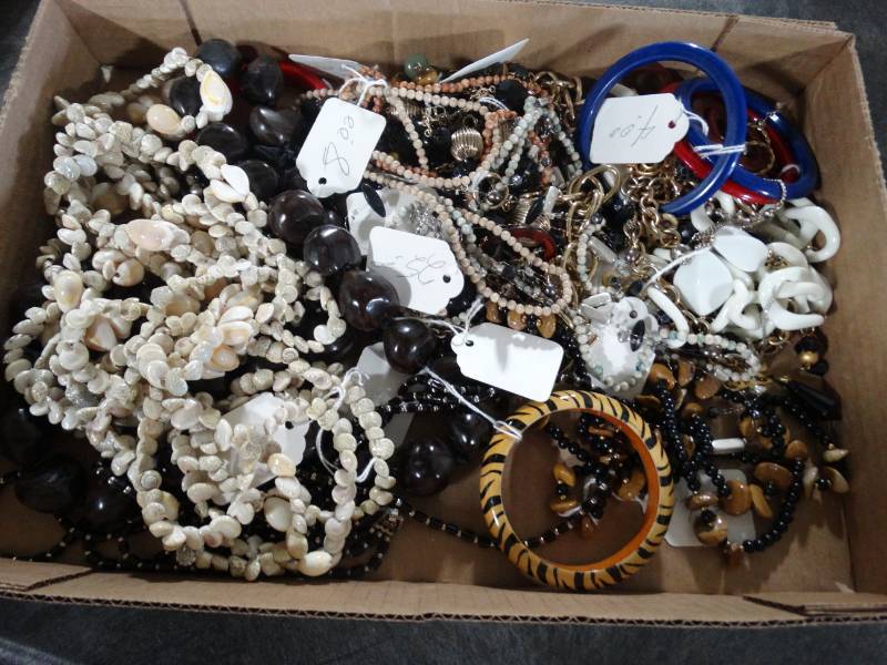 lot 17654 image: Lot of costume jewelry.