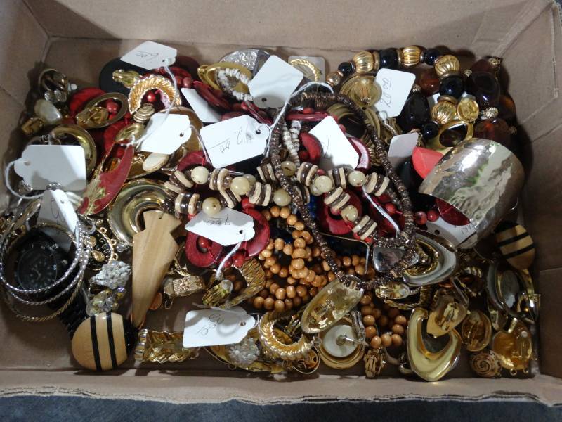 lot 17655 image: Lot of costume jewelry.