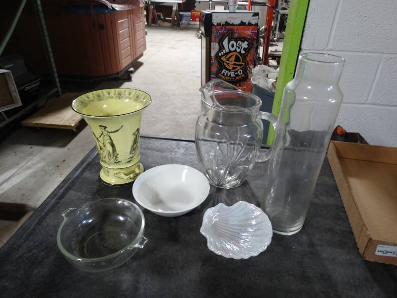 lot 17656 image: Lot of glassware.