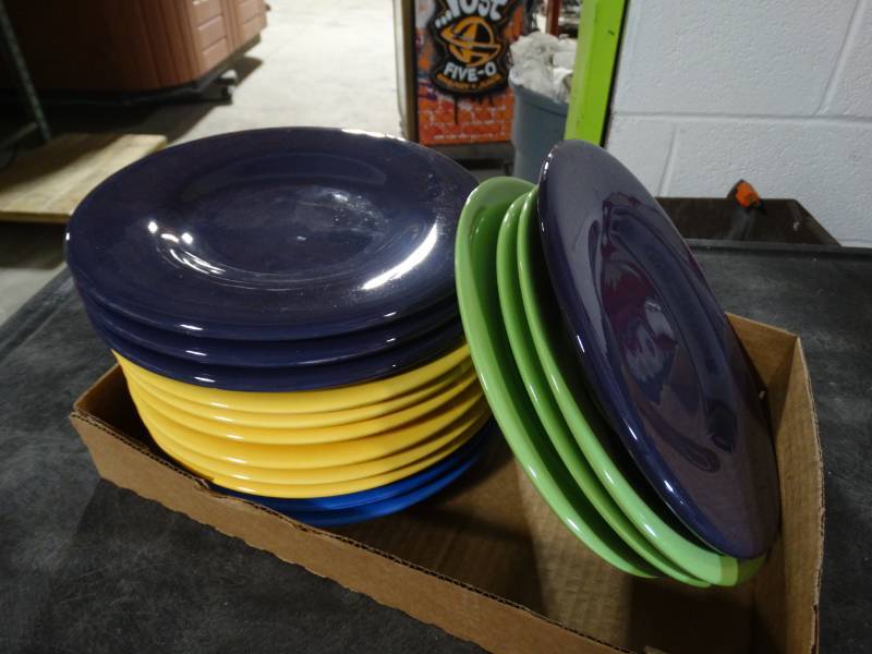 lot 17661 image: Lot of glass plates.