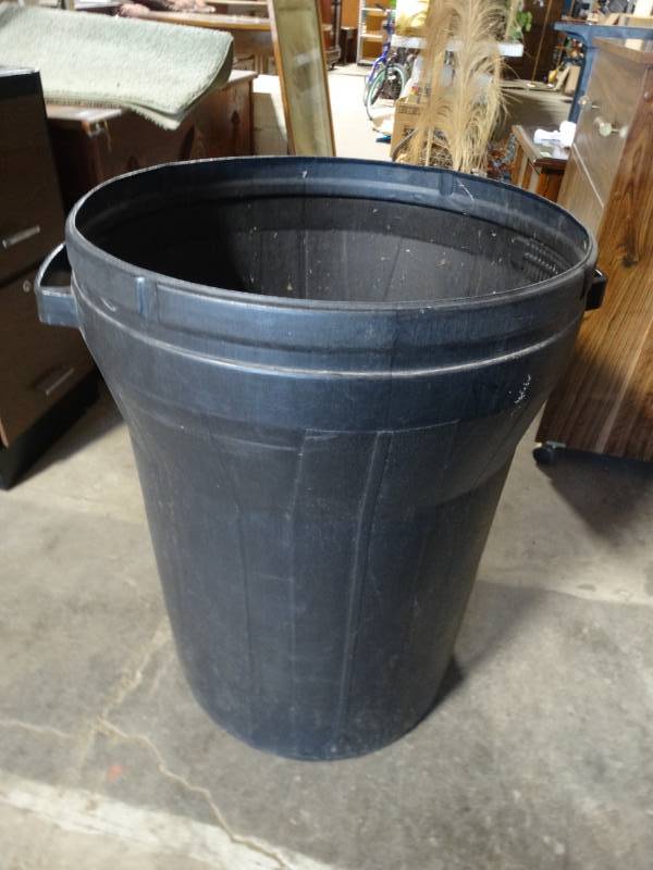 lot 17678 image: Trashcan.