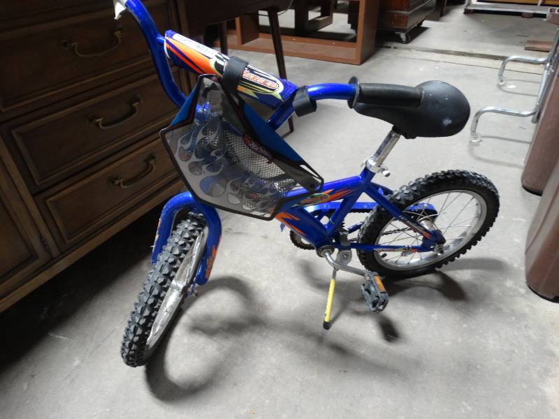 lot 17685 image: Wired kent fast kids bike.