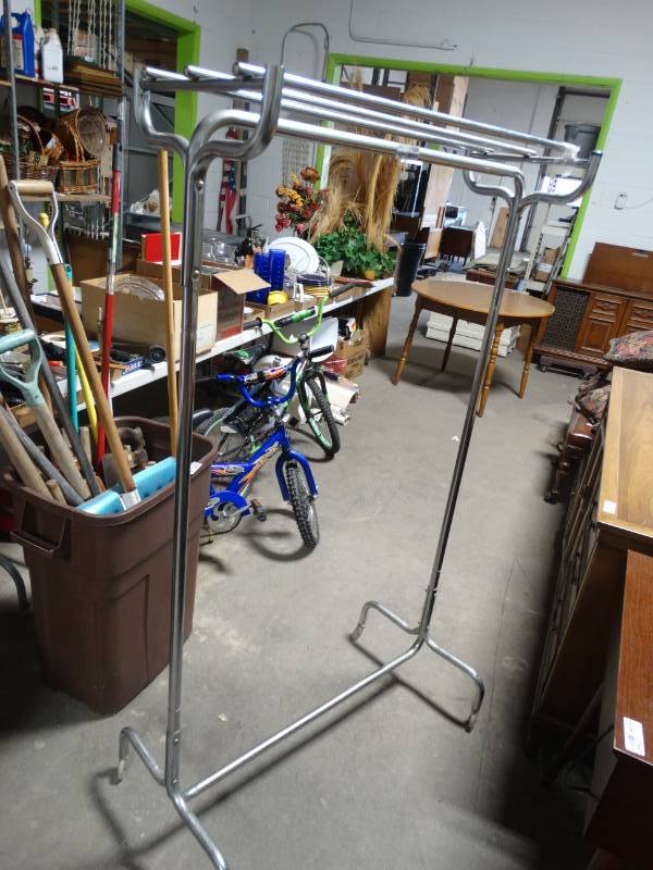 lot 17689 image: Metal rack on wheels.
