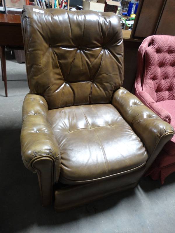 lot 17692 image: Leather recliner.