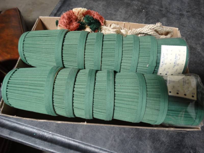 lot 17719 image: Lot of small lamp shades.