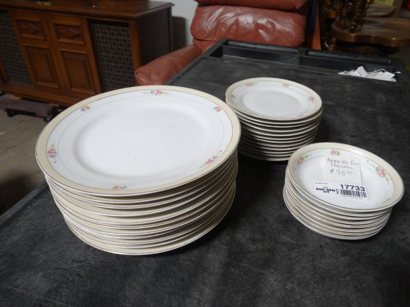 lot 17733 image: 31 pc noritake china.