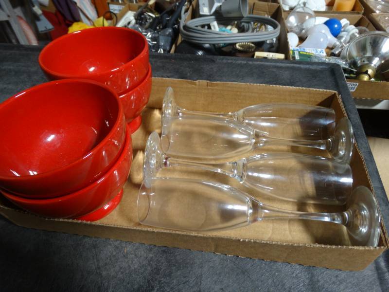 lot 17737 image: Lot of steamware & red bowls.