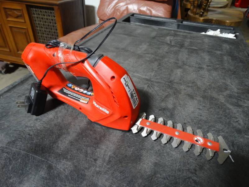lot 17741 image: Homelite cordless 7.2V trimmer.