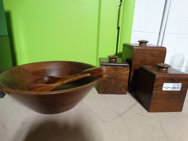 lot 17750 image: Wooden kitchen set.