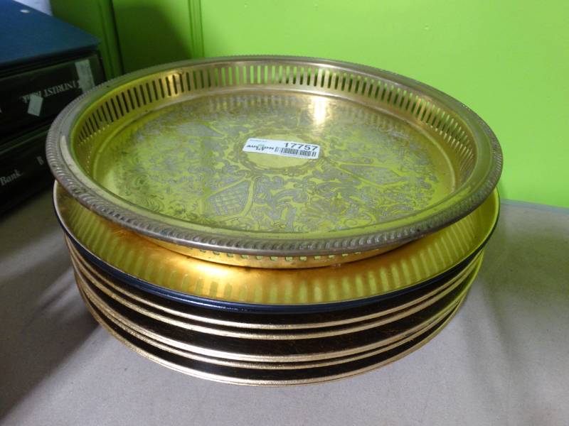 lot 17757 image: Lot of plastic plates.