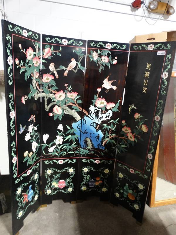 lot 17766 image: Nice decor wall divider.