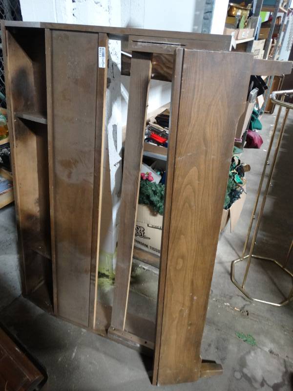 lot 17768 image: Headboard & footboard.