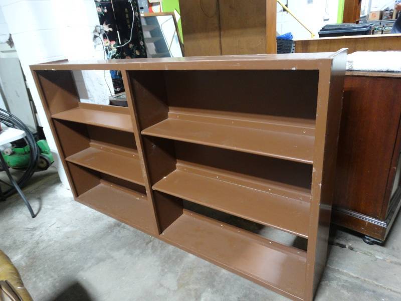 lot 17769 image: Wooden heavy shelf.