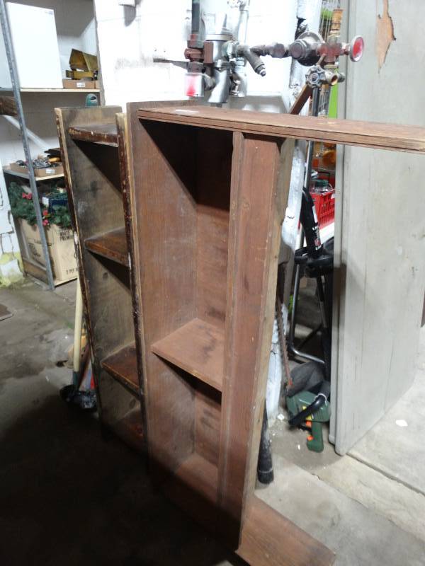 lot 17772 image: 2 Wooden shelf units.