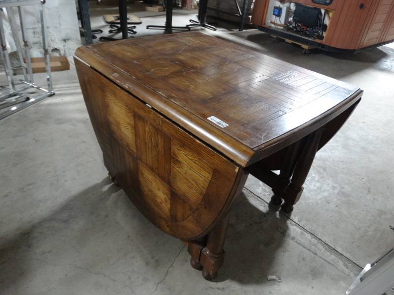 lot 17774 image: Wooden dinning table wdrop leafs.