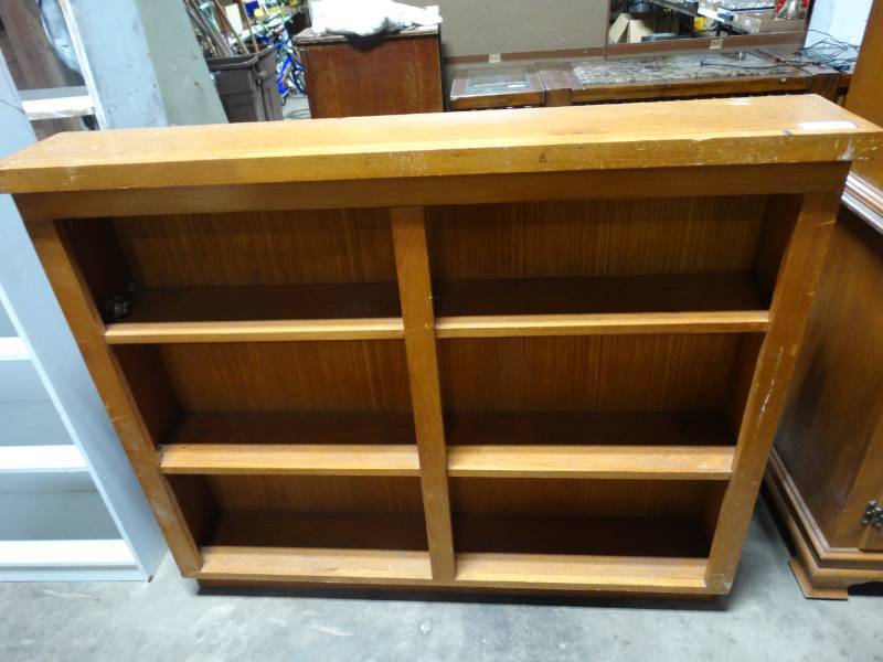 lot 17784 image: Wooden shelfbook shelf.