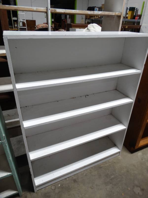 lot 17785 image: Wooden white shelfbookshelf.