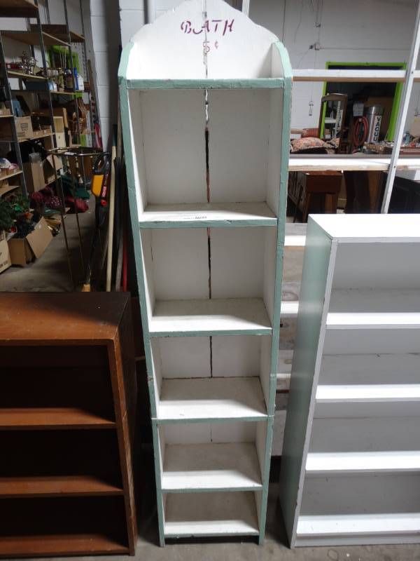 lot 17786 image: 2 Piece wooden shelf.