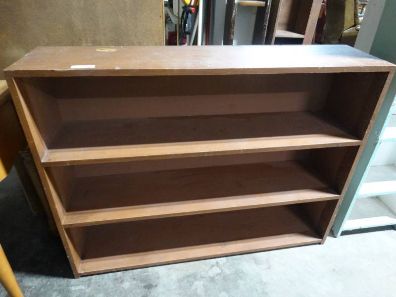 lot 17787 image: Wooden shelfbookshelf.