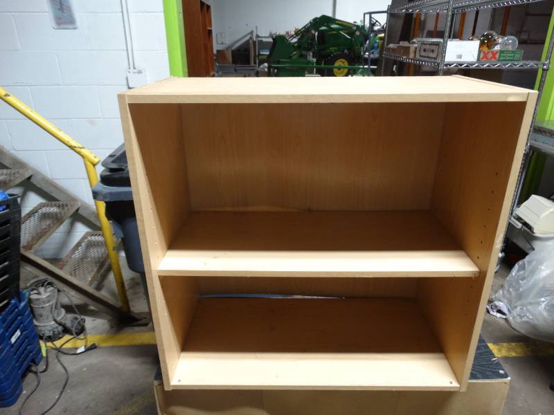 lot 17789 image: Small bookshelf.