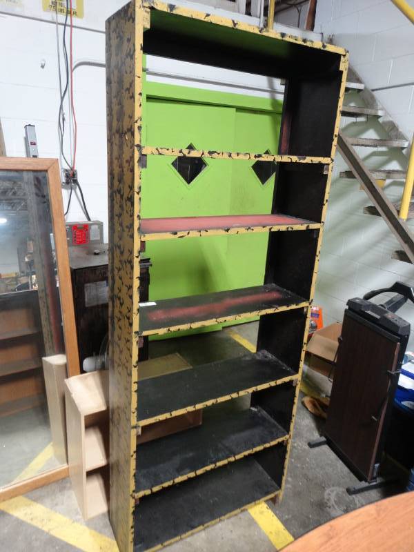 lot 17790 image: Wooden bookshelf w6 shelves.