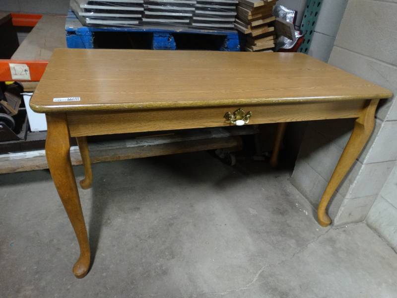 lot 17799 image: Sofa table.