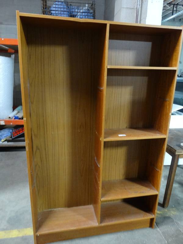 lot 17800 image: Wooden shelf.