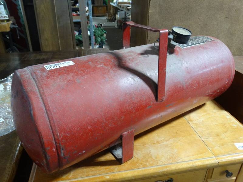 lot 17812 image: Air tank.