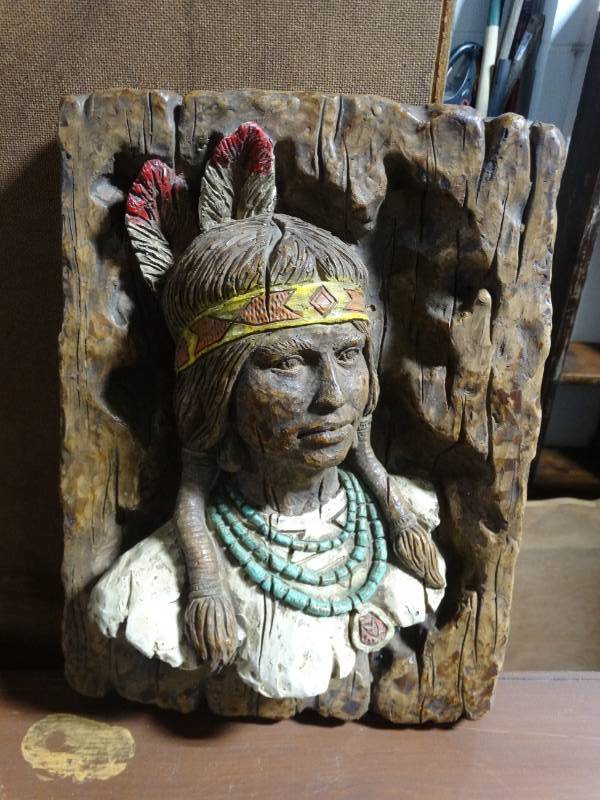 lot 17817 image: Indian carved wall decor.