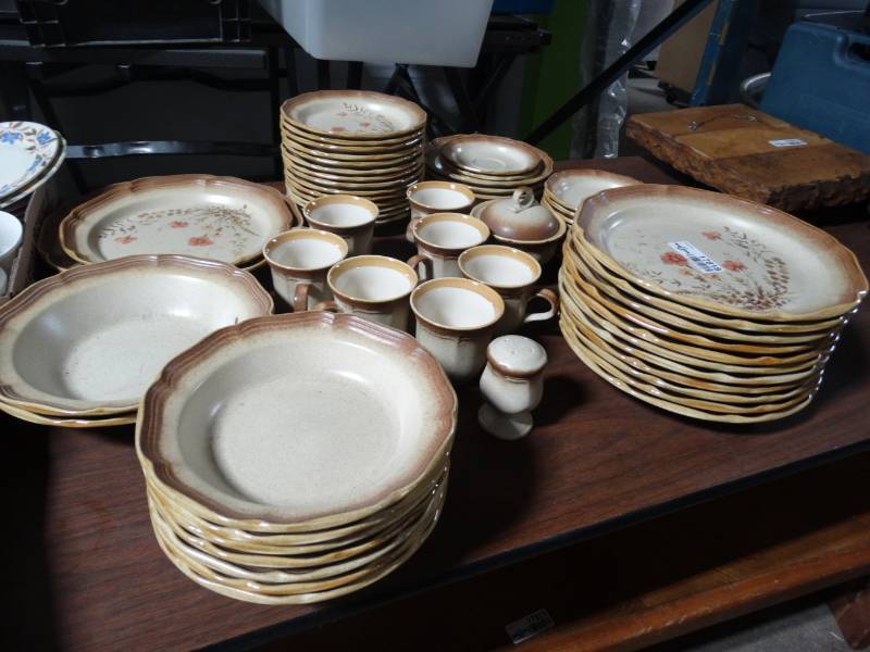 lot 17818 image: 60pc Mikasa whole wheat jardiniere china set.
