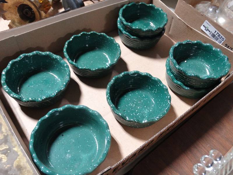 lot 17826 image: Pottery condemant dishes.