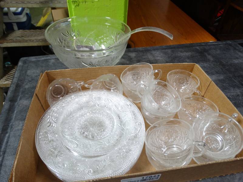 lot 17844 image: 20pc punchbowl set.