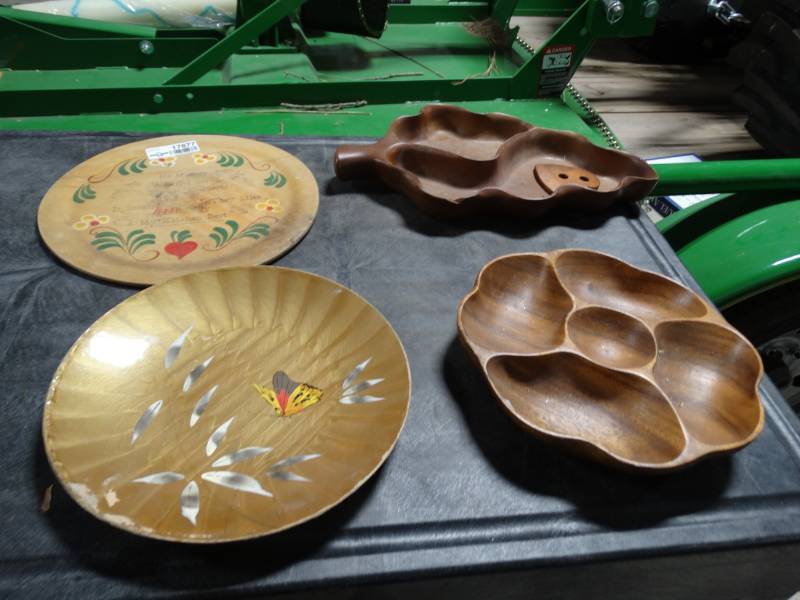 lot 17877 image: Lot of wood dish trays, & bowl & decor.