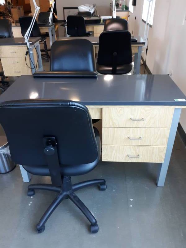 lot 1003 image: Double Sided Nail Station with Two Chairs