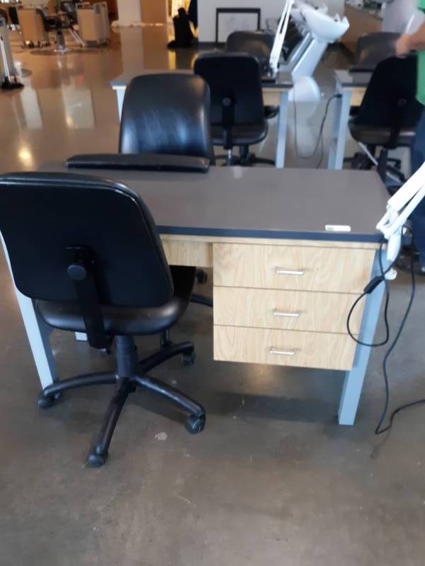 lot 1004 image: Double Sided Nail Station with Two Chairs With Swing Arm Light