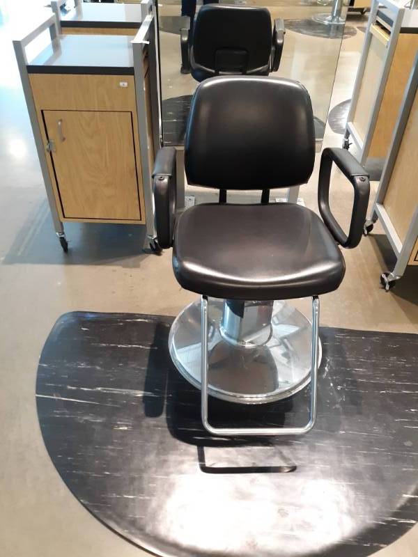 lot 1033 image: BarberPub Classic Hydraulic Black Barber and Salon Chair, Half Moon Floor Mat and Rolling Clipper Station, Mirror Not Included