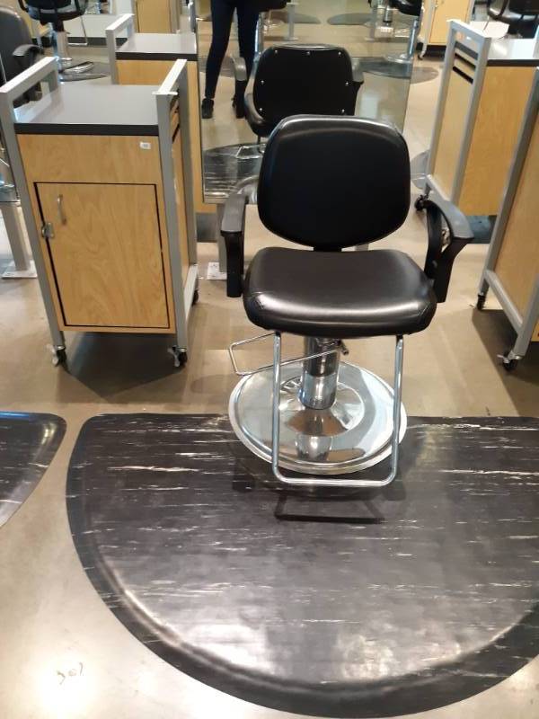 lot 1034 image: BarberPub Classic Hydraulic Black Barber and Salon Chair, Half Moon Floor Mat and Rolling Clipper Station, Mirror Not Included