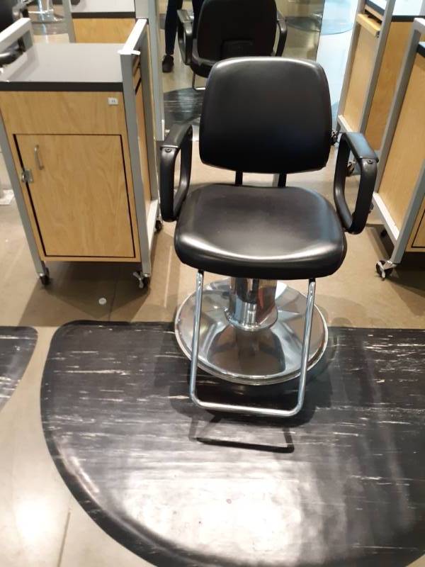 lot 1035 image: BarberPub Classic Hydraulic Black Barber and Salon Chair, Half Moon Floor Mat and Rolling Clipper Station, Mirror Not Included