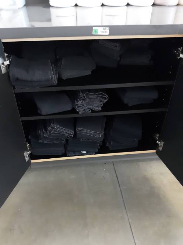 lot 1054 image: Lot of Hand Towels
