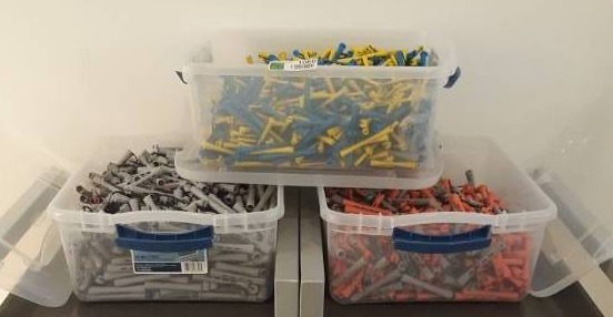 lot 1060 image: Three Totes of Perm Rods - Different Sizes