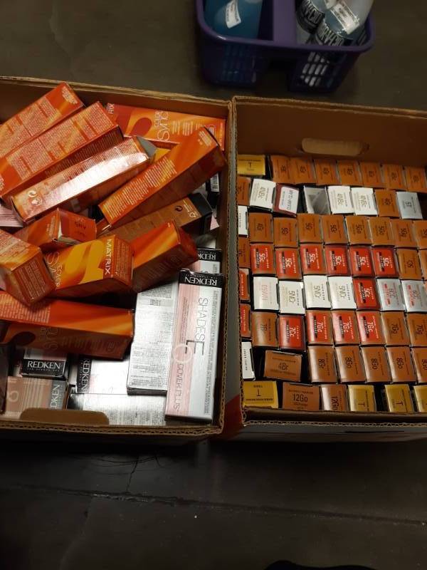 lot 1096 image: Two Box Lots of Hair Color Gels