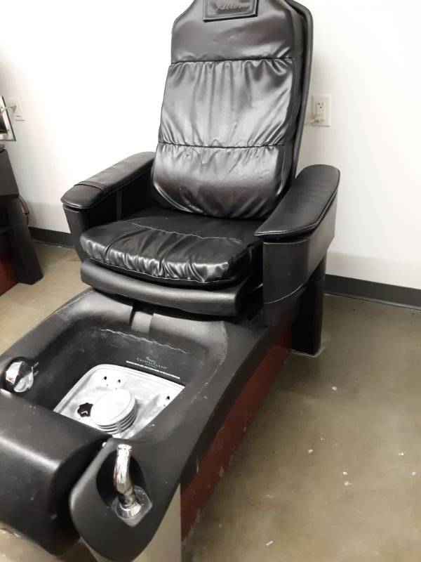 lot 1131 image: Solace Altera Pedicure Foot Bath Salon Chair