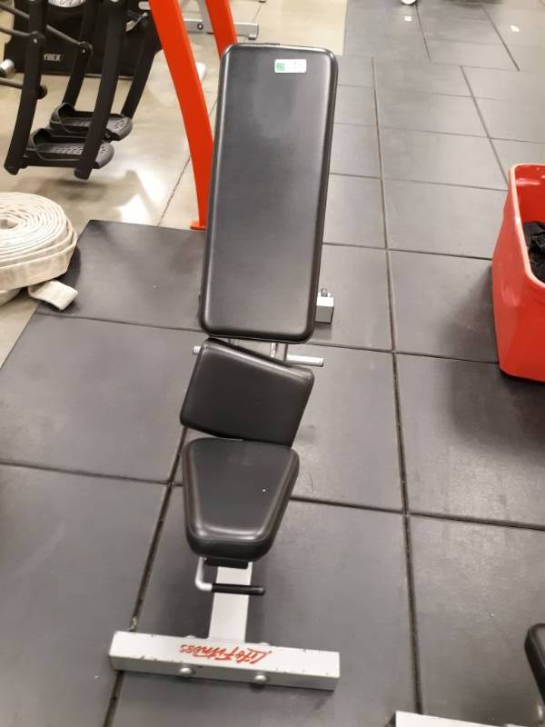 lot 2004 image: Life Fitness Exercise Bench Mod CSAJB-1007-102