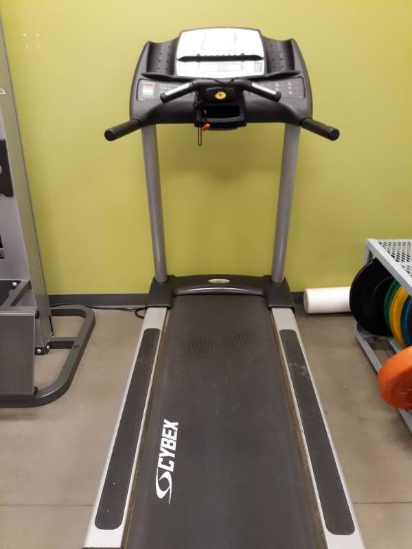 lot 2006 image: Cybex Intelligent Suspension 445T Treadmill Fully Functioning
