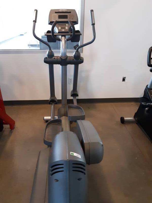 lot 2055 image: Life Fitness 93X Elliptical Cross Trainer